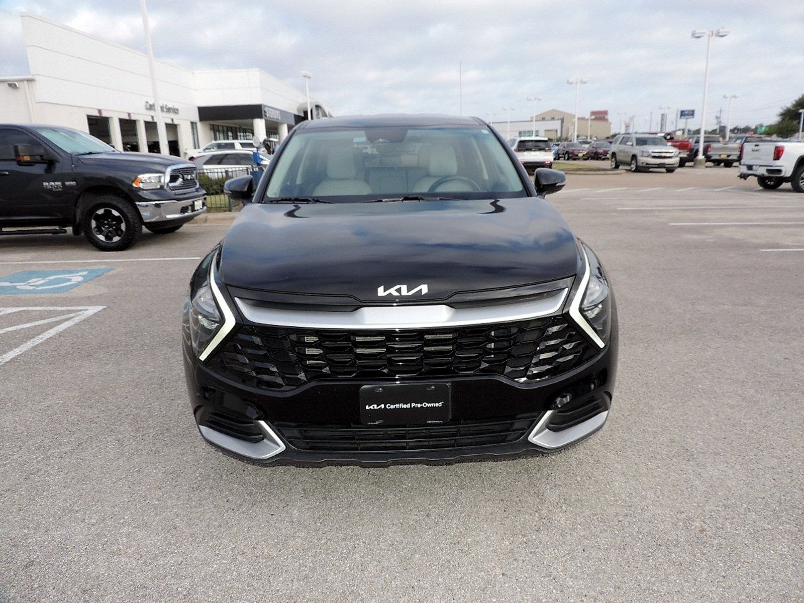 Used 2023 Kia Sportage EX FWD image 2