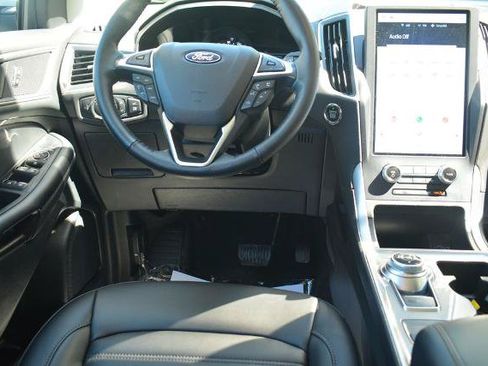 Certified 2024 Ford Edge SEL w/ Convenience Package AWD/4WD image 3