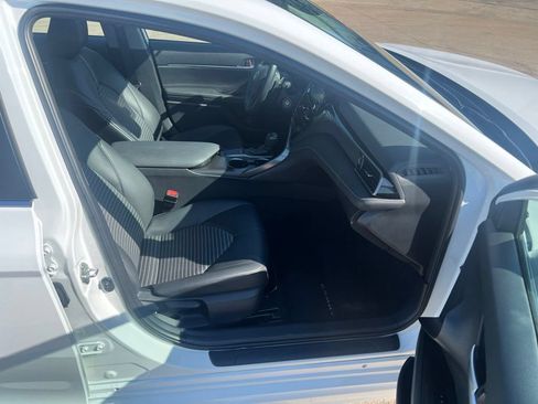 Used 2024 Toyota Camry SE FWD image 15