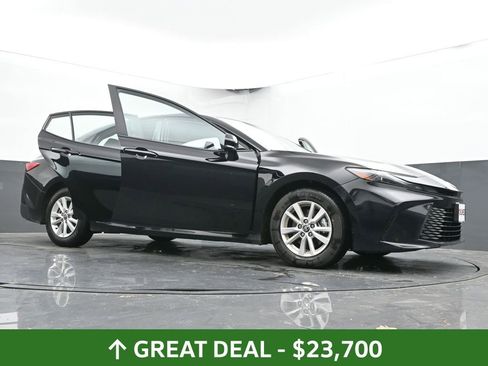 Used 2025 Toyota Camry LE image 67