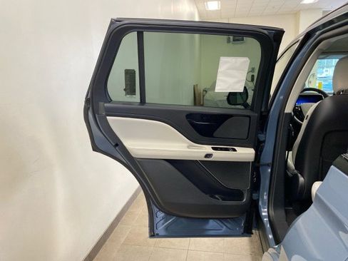 New 2026 Lincoln Aviator AWD w/ Jet Appearance Package image 8