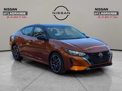 Certified 2025 Nissan Sentra SR FWD image 4