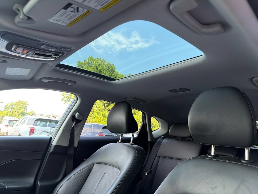Used 2024 Hyundai Kona Limited FWD image 32