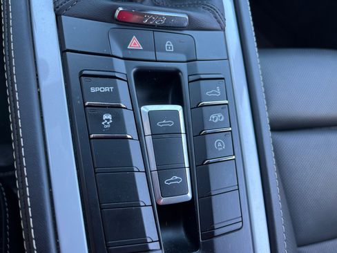 Used 2024 Porsche 718 Boxster RWD image 19