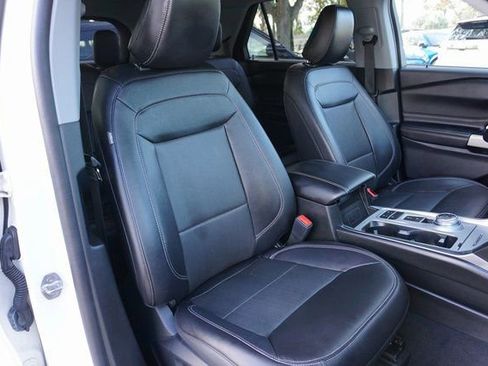 Certified 2022 Ford Explorer Limited w/ Limited Technology Package image 2