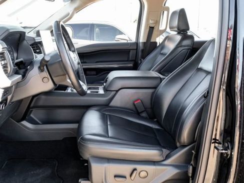 Used 2024 Ford Expedition Max XLT image 4
