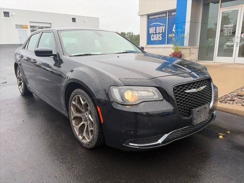 Used 2018 Chrysler 300 Touring w/ Sport Appearance Package RWD image 2