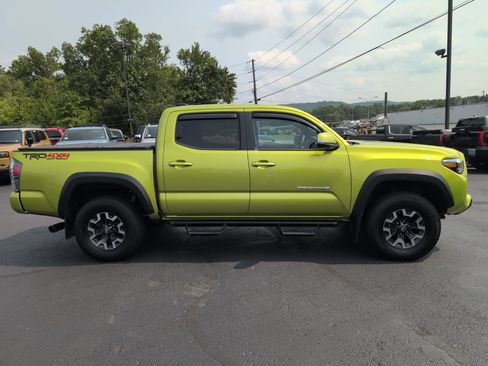 Used 2023 Toyota Tacoma TRD Off-Road w/ TRD Premium Off Road Package AWD/4WD image 2