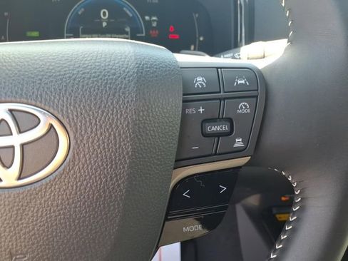 Used 2025 Toyota Camry SE w/ Convenience Package FWD image 23