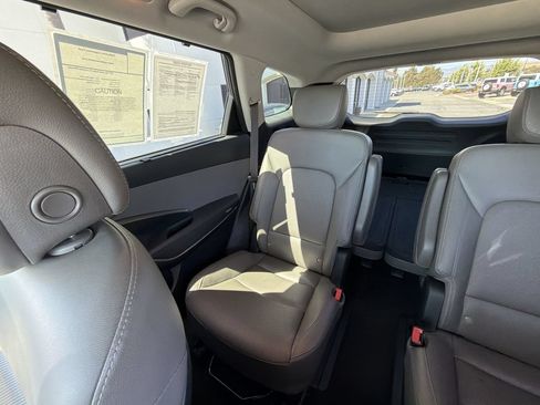 Used 2017 Hyundai Santa Fe Limited FWD image 6