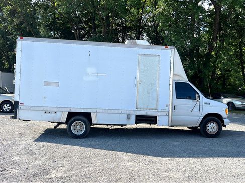 Used 2002 Ford E-450 and Econoline 450 image 8
