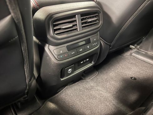 Used 2025 Honda Pilot Black Edition image 19
