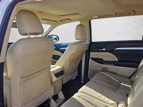 Used 2015 Toyota Highlander XLE image 17