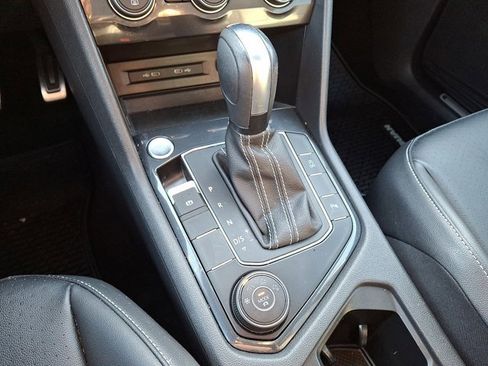 Certified 2021 Volkswagen Tiguan SE R-Line image 18