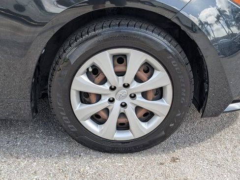 Used 2021 Toyota Corolla LE image 9