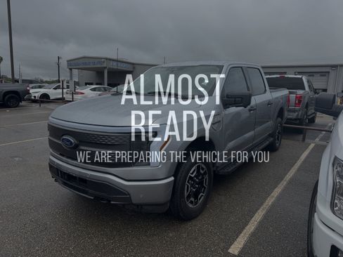 Used 2023 Ford F150 Lightning XLT AWD/4WD image 2