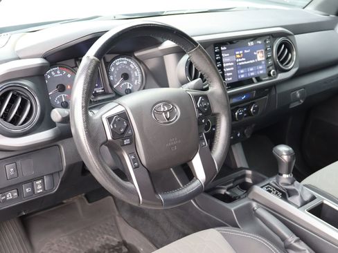 Used 2022 Toyota Tacoma TRD Sport w/ Technology Package image 19