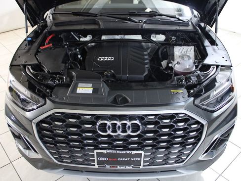 Certified 2025 Audi Q5 2.0T Premium image 17