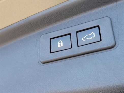 Certified 2025 Subaru Outback Premium image 9