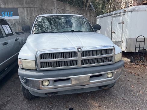 Used 2001 Dodge Ram 1500 Truck ST image 3