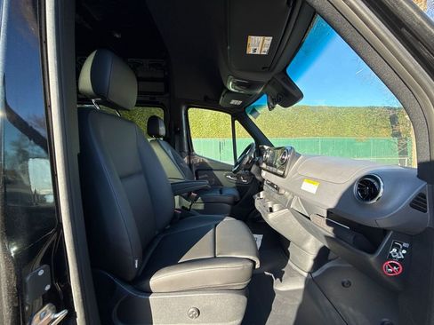 Used 2024 Mercedes-Benz Sprinter 3500 image 18