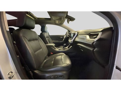 Used 2018 GMC Acadia SLT image 19