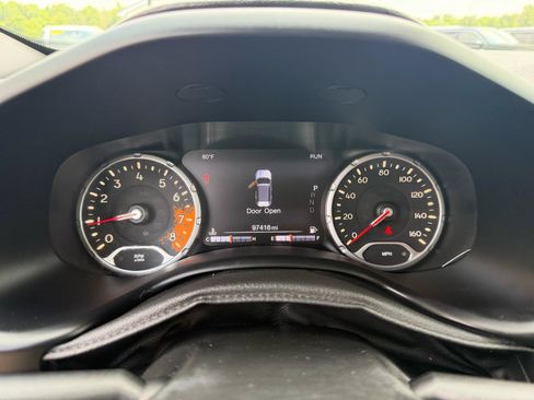 Used 2018 Jeep Renegade Limited w/ UConnect 8.4 Nav Group FWD image 24