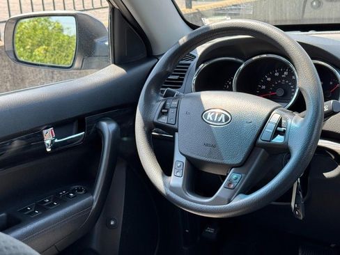 Used 2013 Kia Sorento LX w/ Convenience Pkg FWD image 13