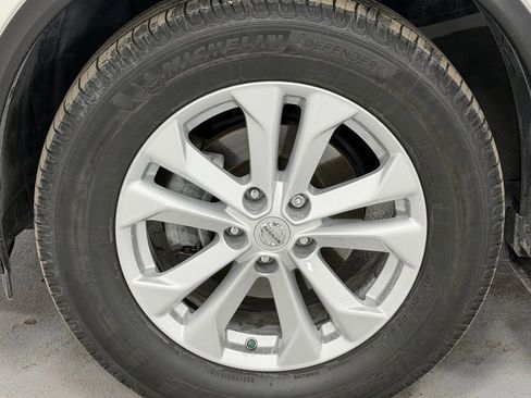 Used 2016 Nissan Rogue SV w/ SV Premium Package image 11