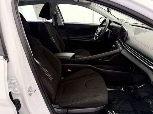 Used 2025 Hyundai Elantra SEL FWD image 19