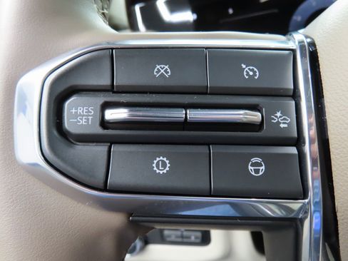 Used 2025 GMC Yukon Denali image 60