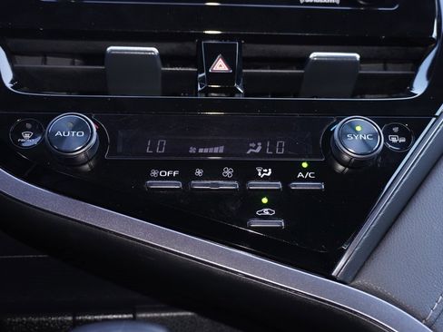 Used 2023 Toyota Camry SE image 16