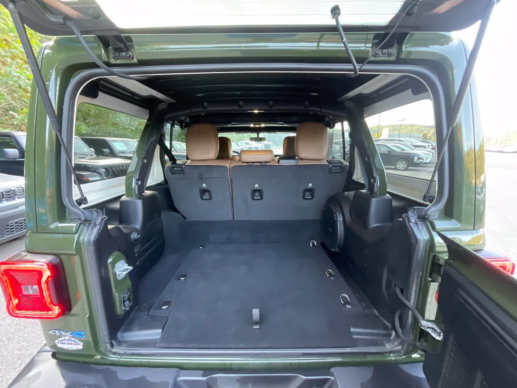 Used 2023 Jeep Wrangler Unlimited Sahara w/ Cold Weather Group AWD/4WD image 27