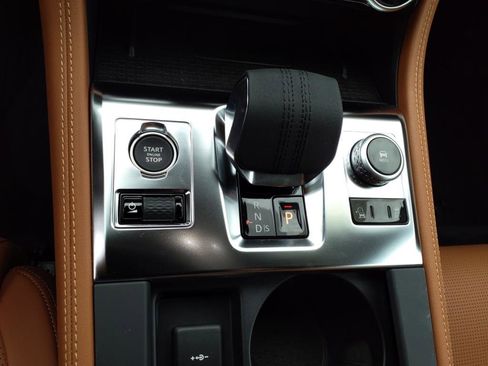 Certified 2025 Jaguar F-PACE R-Dynamic S image 17