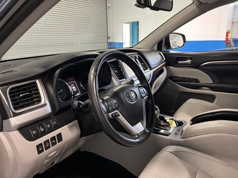 Used 2015 Toyota Highlander Limited Platinum AWD/4WD image 22