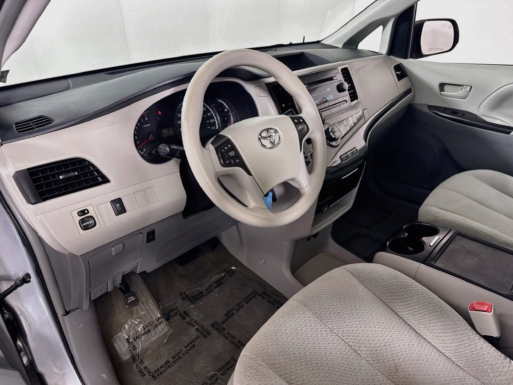 Used 2014 Toyota Sienna LE FWD image 9
