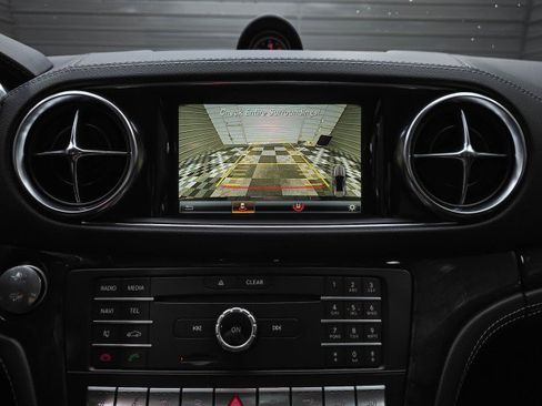 Used 2018 Mercedes-Benz SL 550 image 24