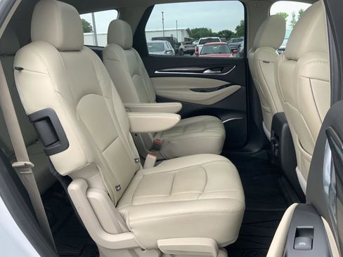 Used 2019 Buick Enclave Essence FWD image 57