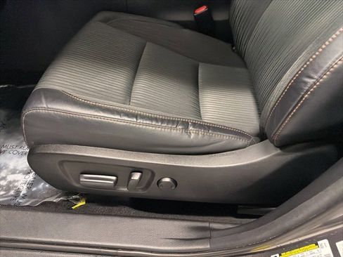 Used 2017 Toyota Highlander Plus image 12