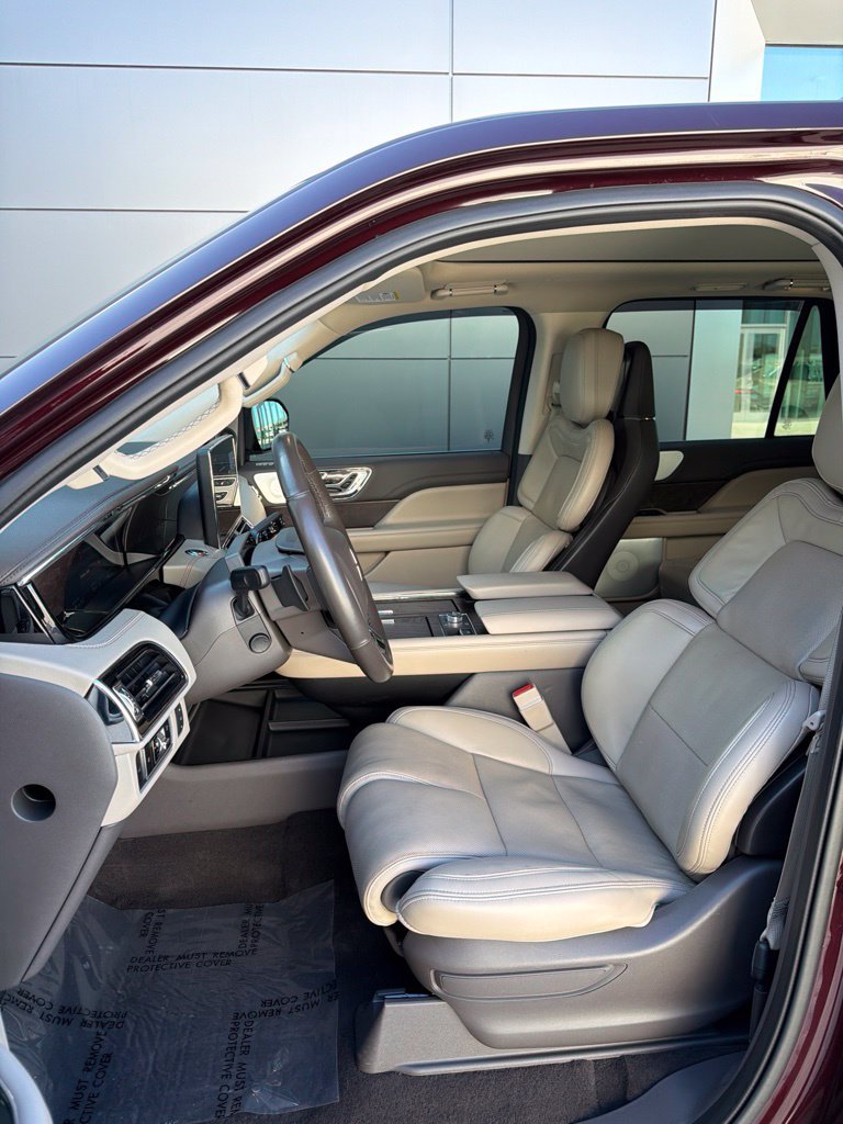 Used 2023 Lincoln Navigator L Reserve AWD/4WD image 7