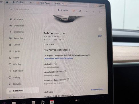 Used 2022 Tesla Model Y Long Range image 18