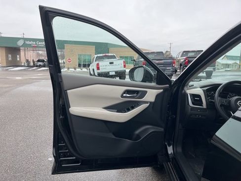 Used 2024 Nissan Rogue SV image 27