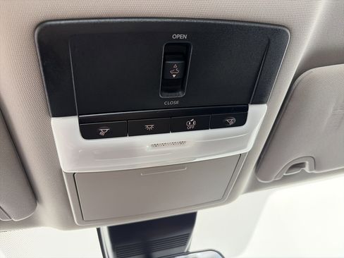 Certified 2021 Nissan Altima 2.5 SV w/ SV Premium Package AWD/4WD image 32