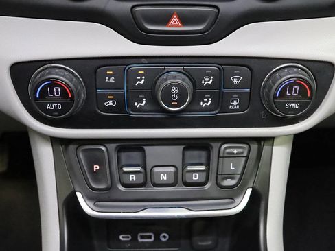 Used 2019 GMC Terrain SLT w/ Preferred Package image 18