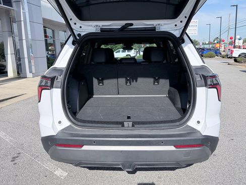 Used 2026 Chevrolet Equinox LT w/ Convenience Package II FWD image 9