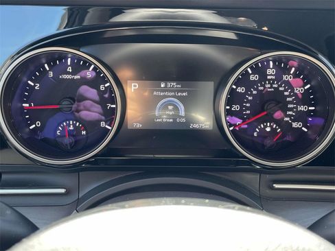 Used 2024 Kia Carnival EX image 27