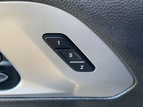 Used 2022 Chrysler Pacifica Touring-L w/ Uconnect Theater Family Group image 14