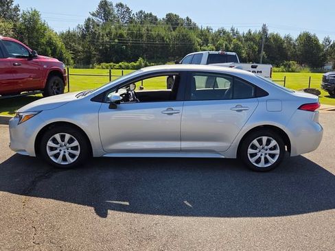 Used 2026 Toyota Corolla LE FWD image 4
