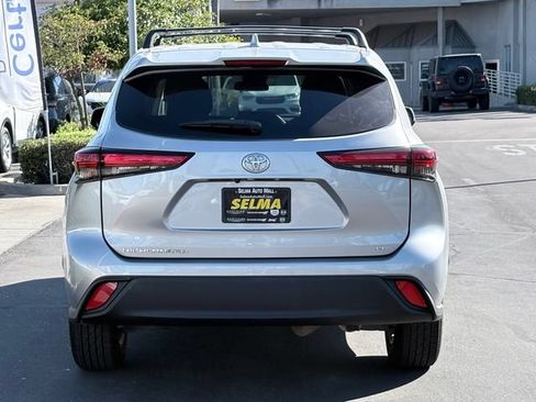 Used 2021 Toyota Highlander LE FWD image 6
