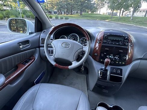 Used 2004 Toyota Sienna XLE FWD image 18